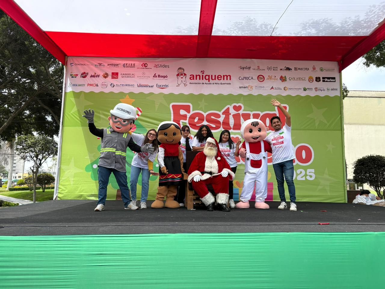 Ascensores comparte una Navidad con alegría y esperanza junto a ANIQUEM